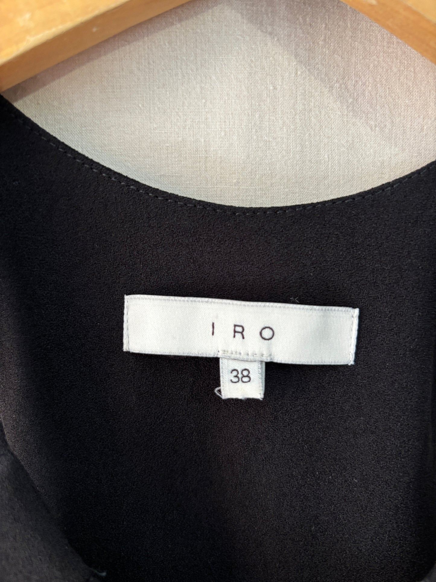 Robe IRO noire dos nu drapée – Taille 38 – Élégante et glamour