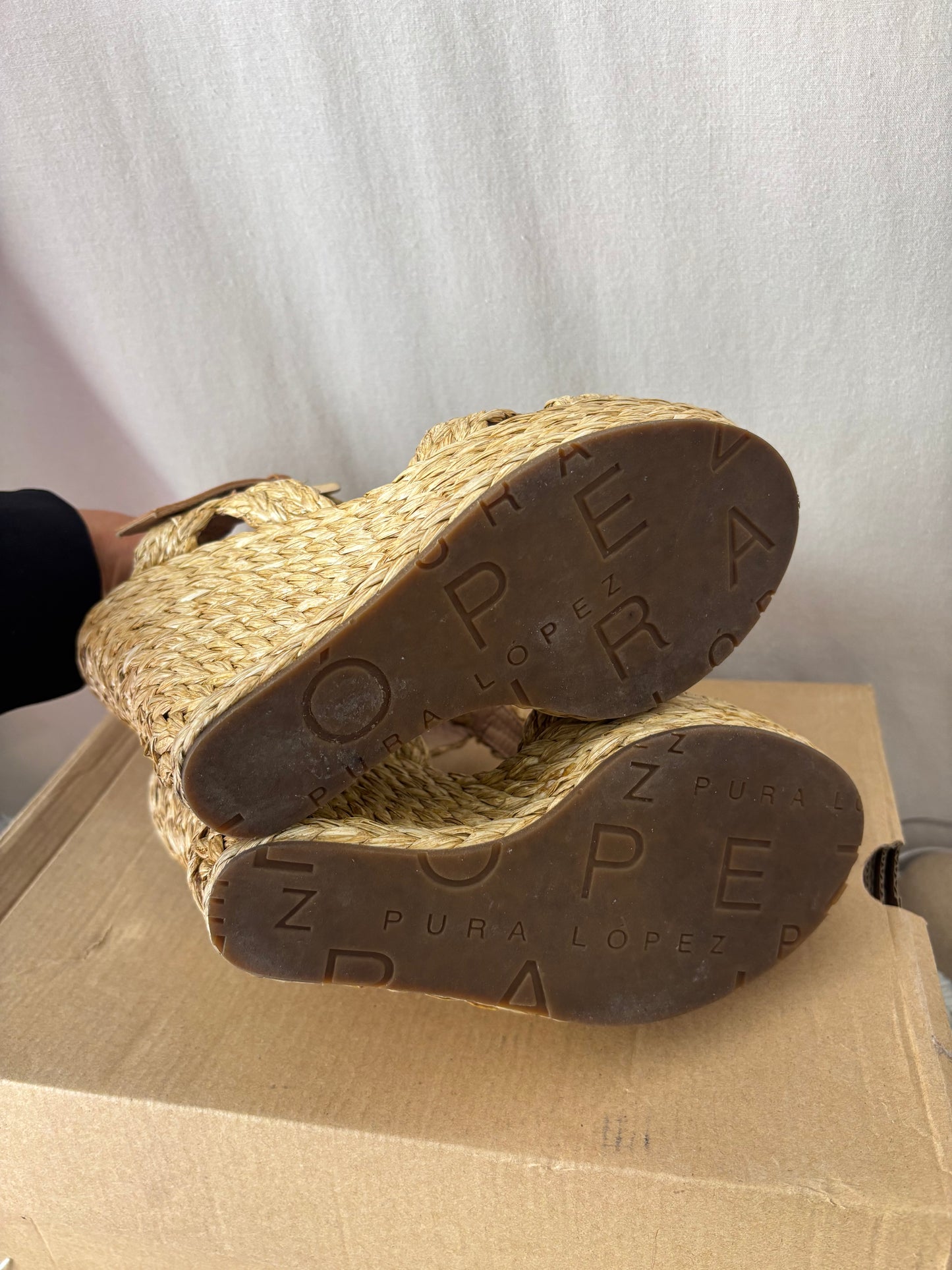 Sandales compensées Pura López en raphia beige – Taille 36