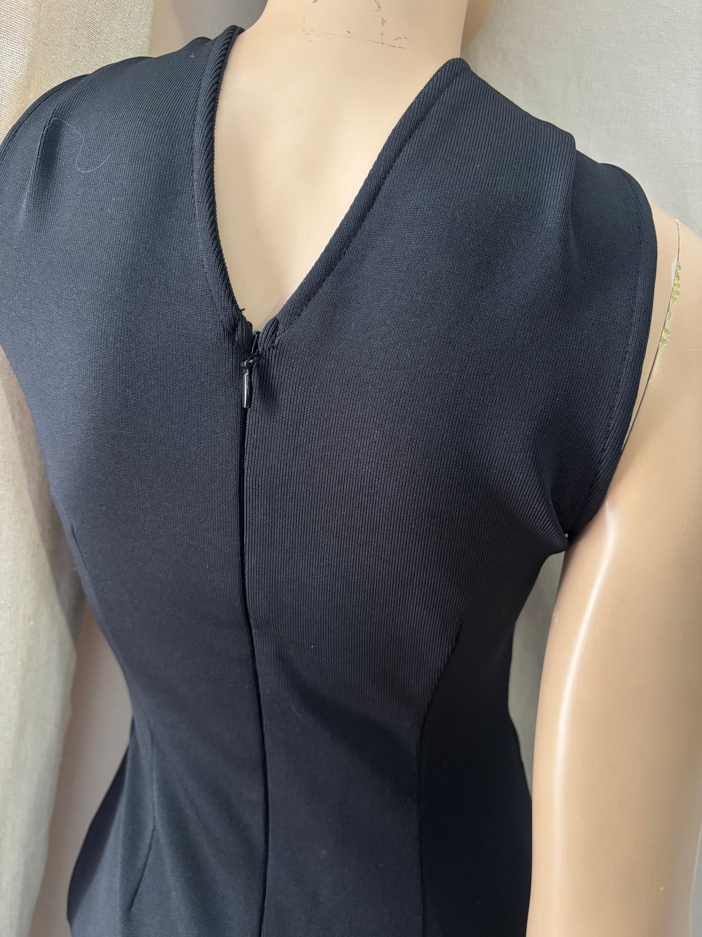 Robe midi noire cut-out à chaînes dorées – Glamour soirée - TM