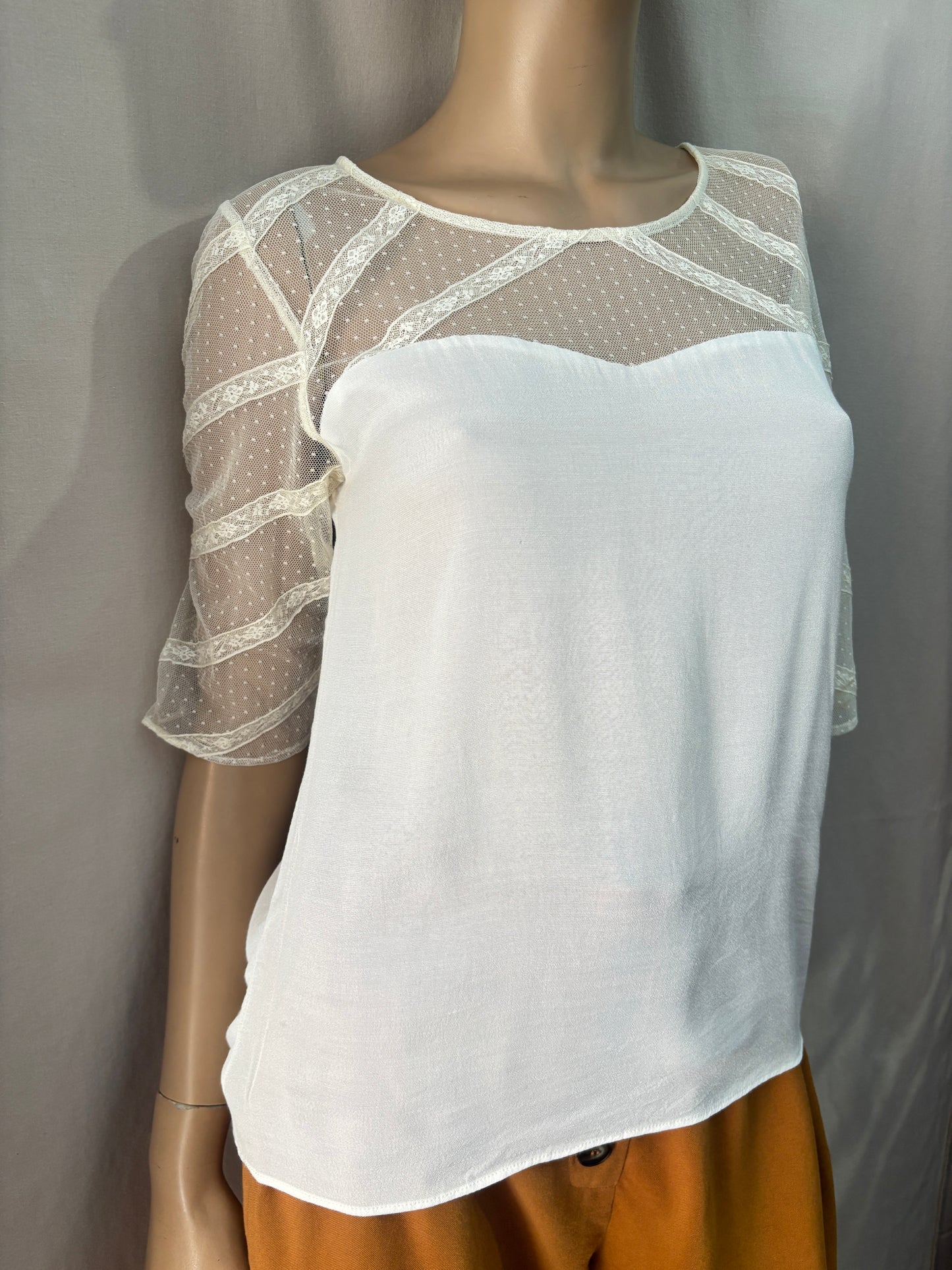 Top Sandro blanc en plumetis et transparence – Taille 1 – Chic et romantique