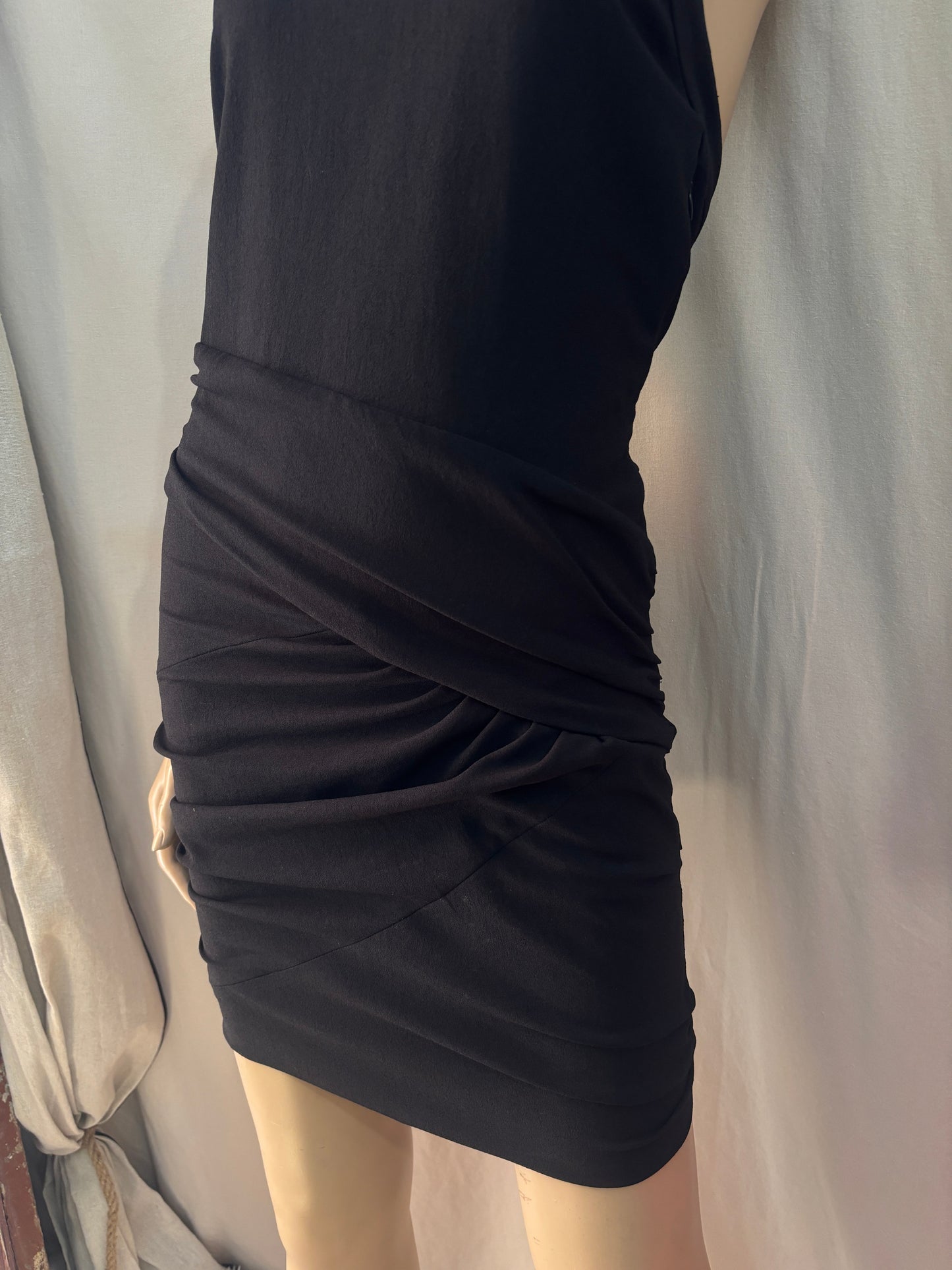 Robe IRO noire dos nu drapée – Taille 38 – Élégante et glamour