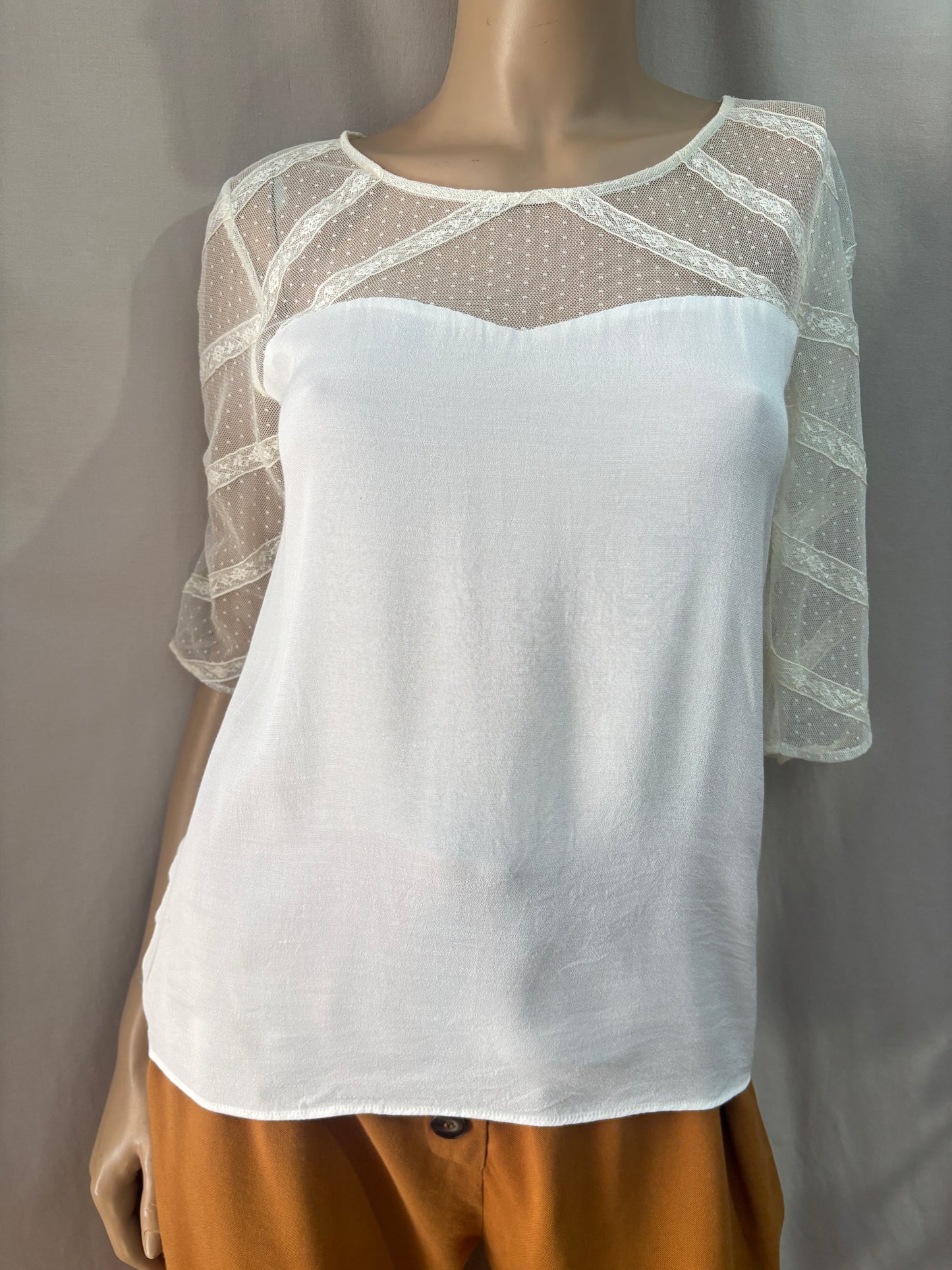 Top Sandro blanc en plumetis et transparence – Taille 1 – Chic et romantique