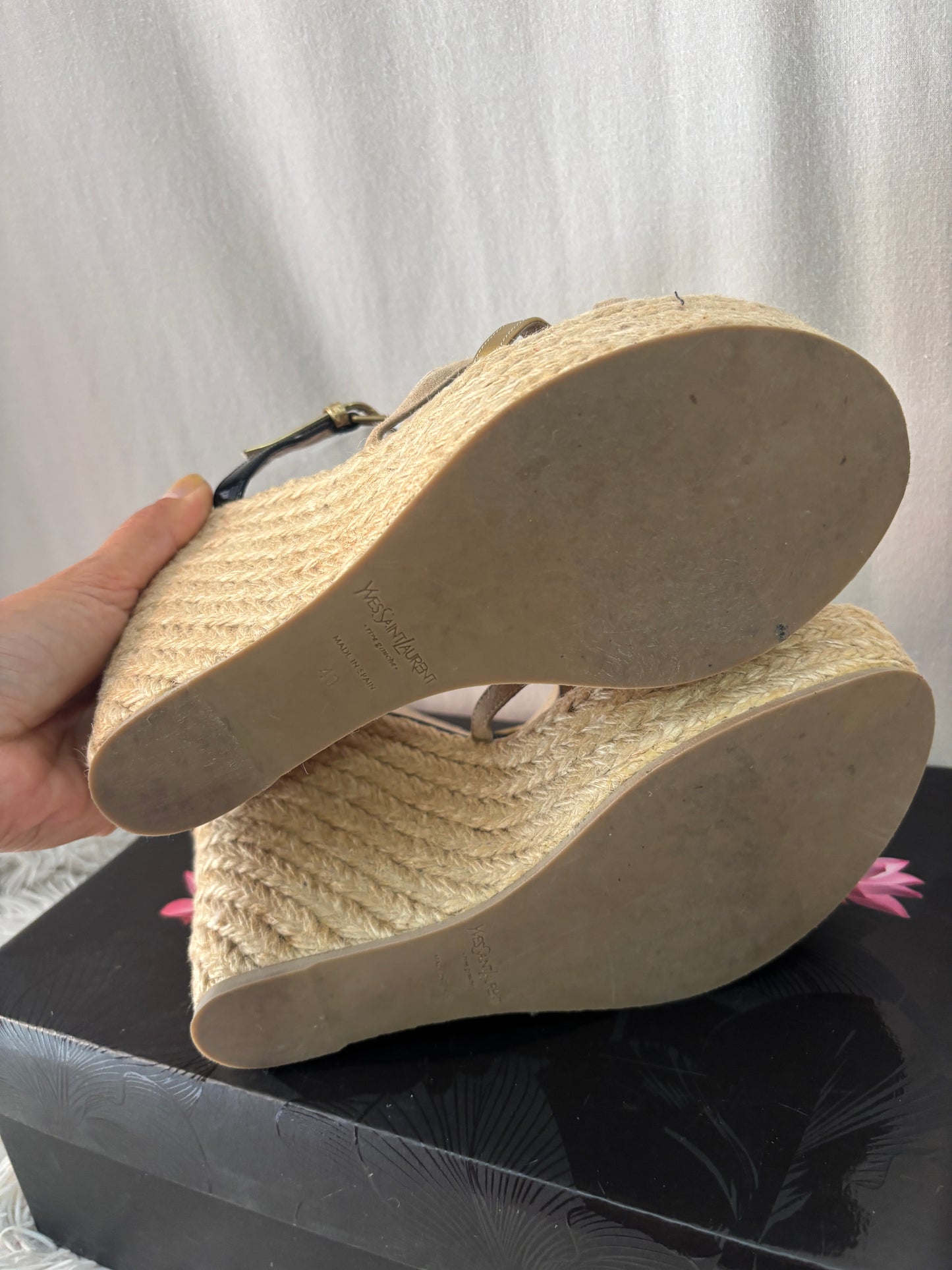 Sandales compensées Yves Saint Laurent YSL Tribute noir et or – Taille 40 – Made in Spain