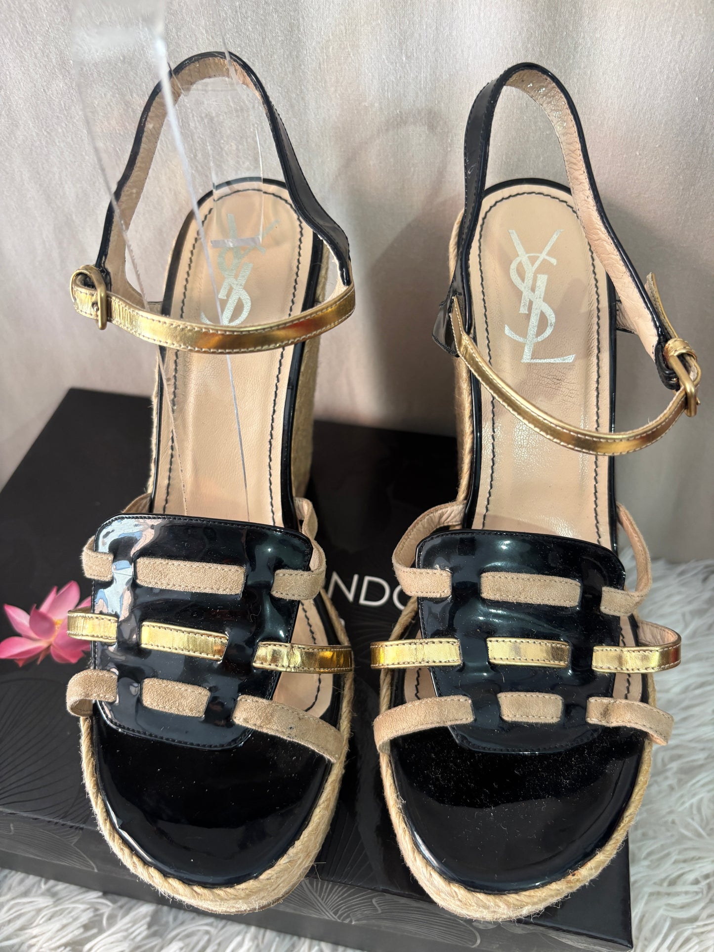 Sandales compensées Yves Saint Laurent YSL Tribute noir et or – Taille 40 – Made in Spain