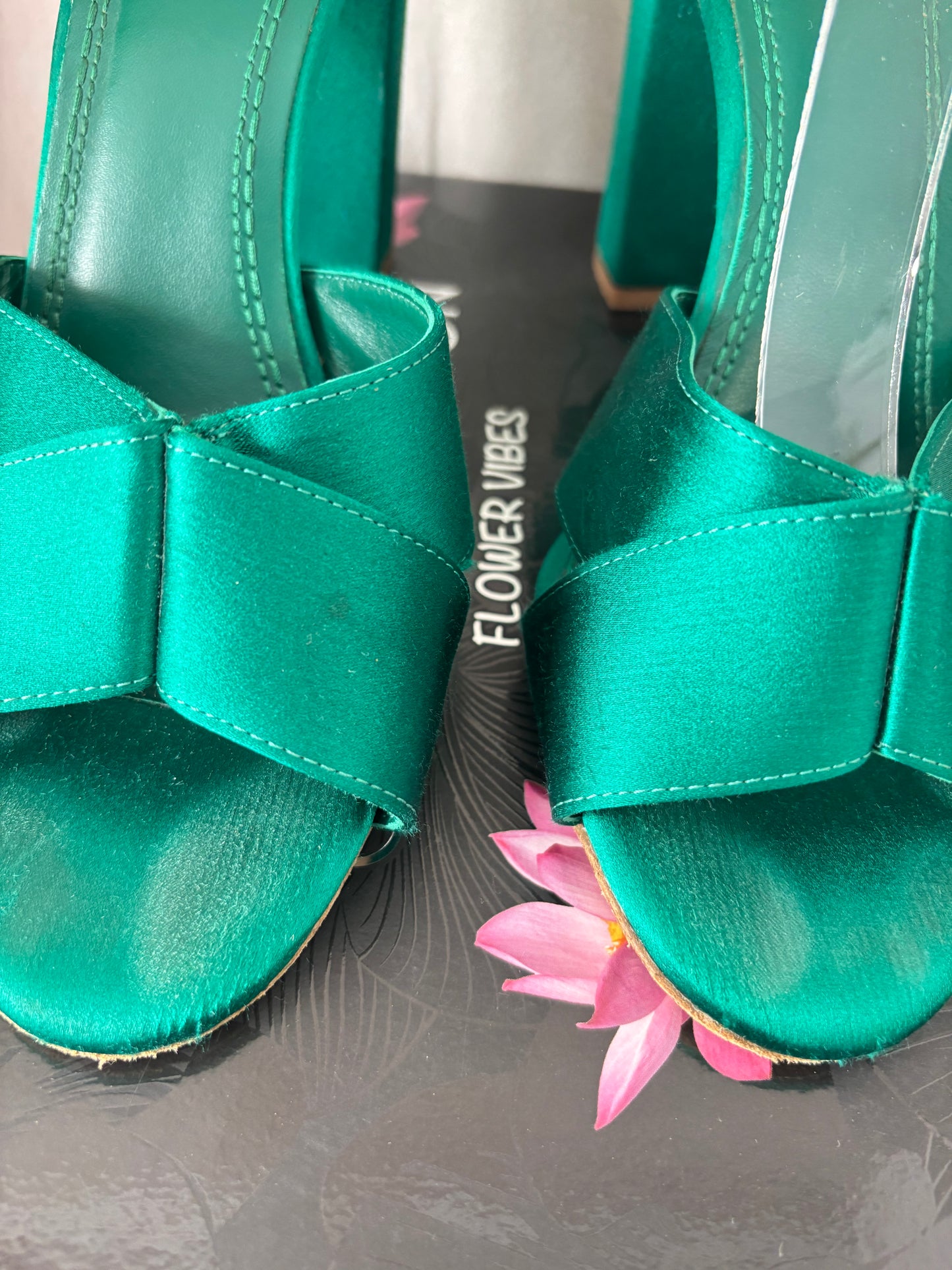 Sandales à talons Maje satin vert émeraude – Taille 40