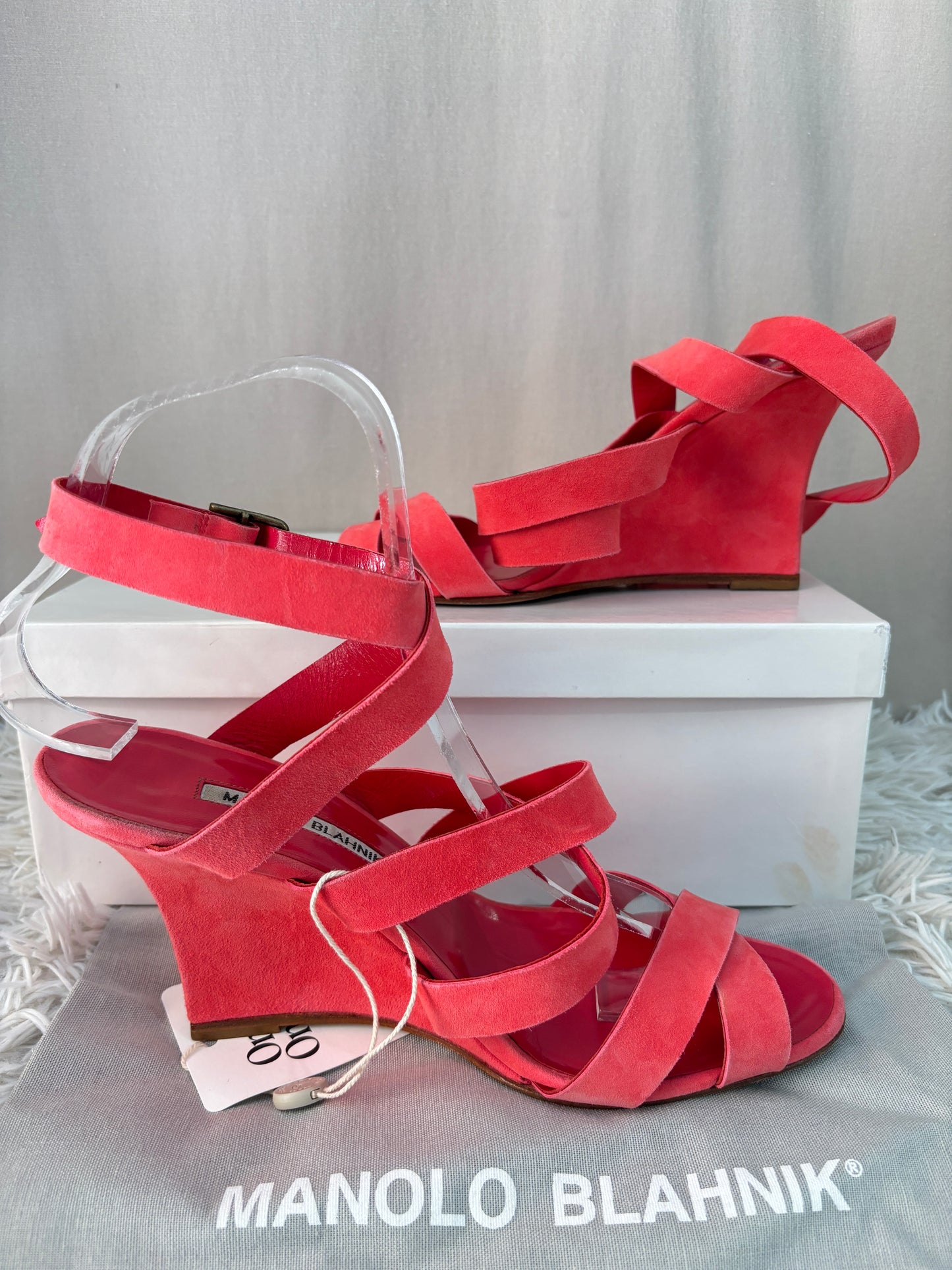 Manolo Blahnik – Sandales compensées en daim corail – Taille 37,5