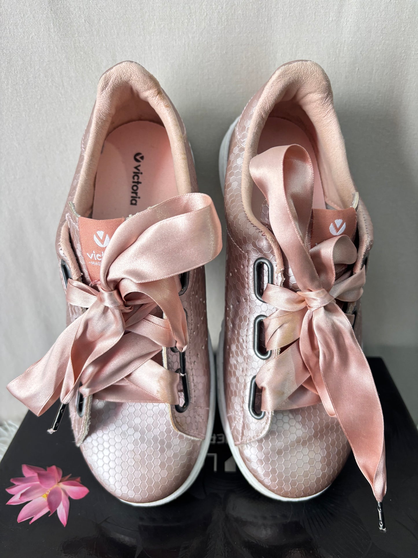 Victoria - Baskets rose poudré à lacets satin – Taille 38