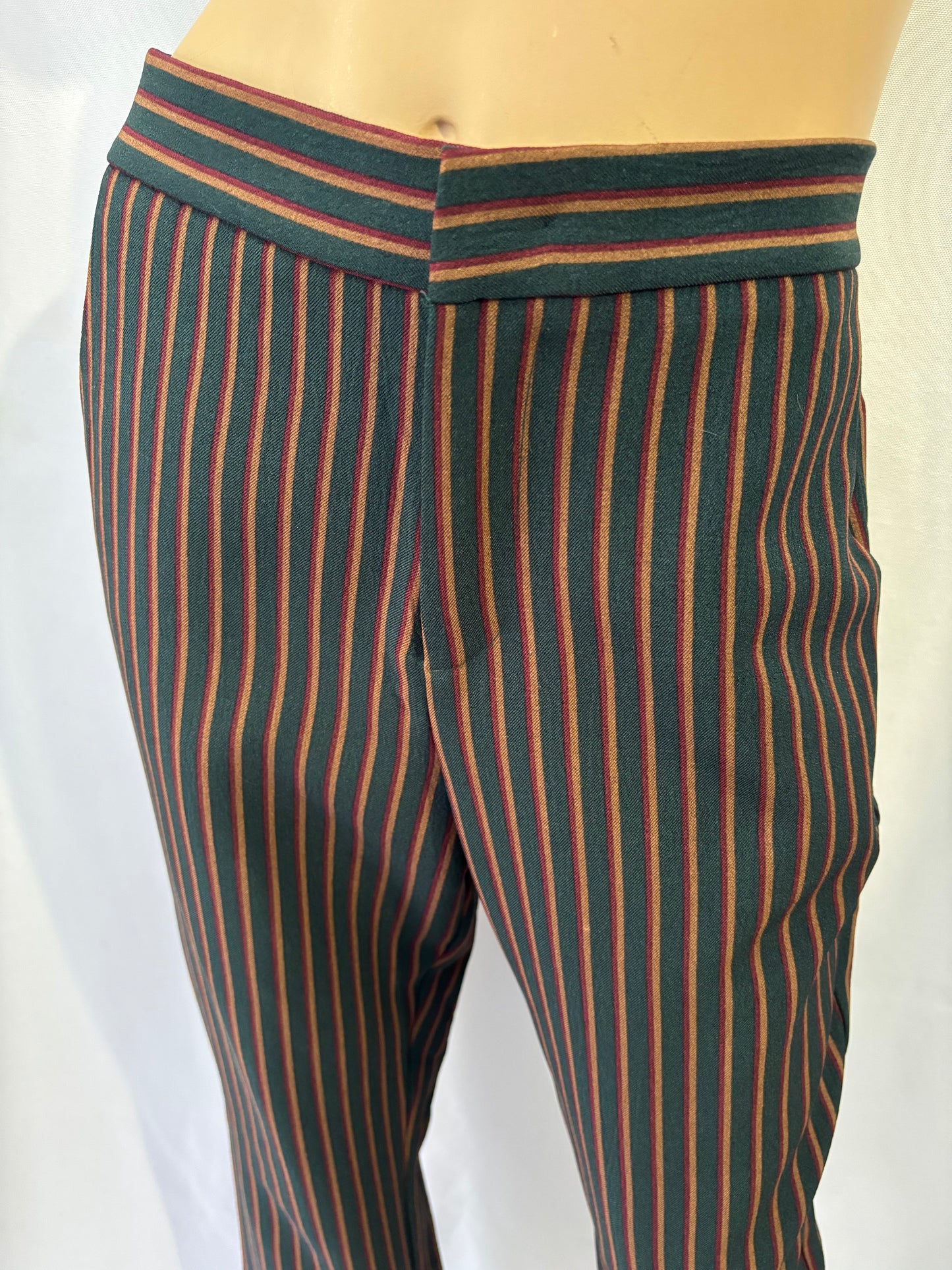 Marailise - Pantalon rayé – vert profond & bordeaux – coupe élégante - Taille 1