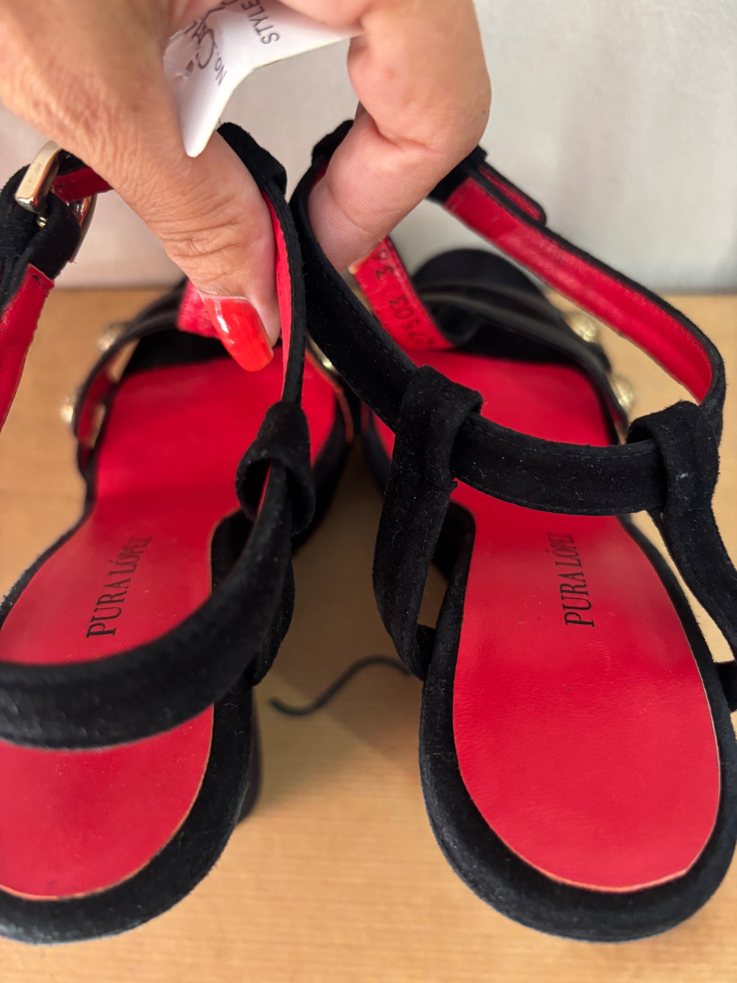 Pura López sandales compensées noires - Détails doré - Taille 36