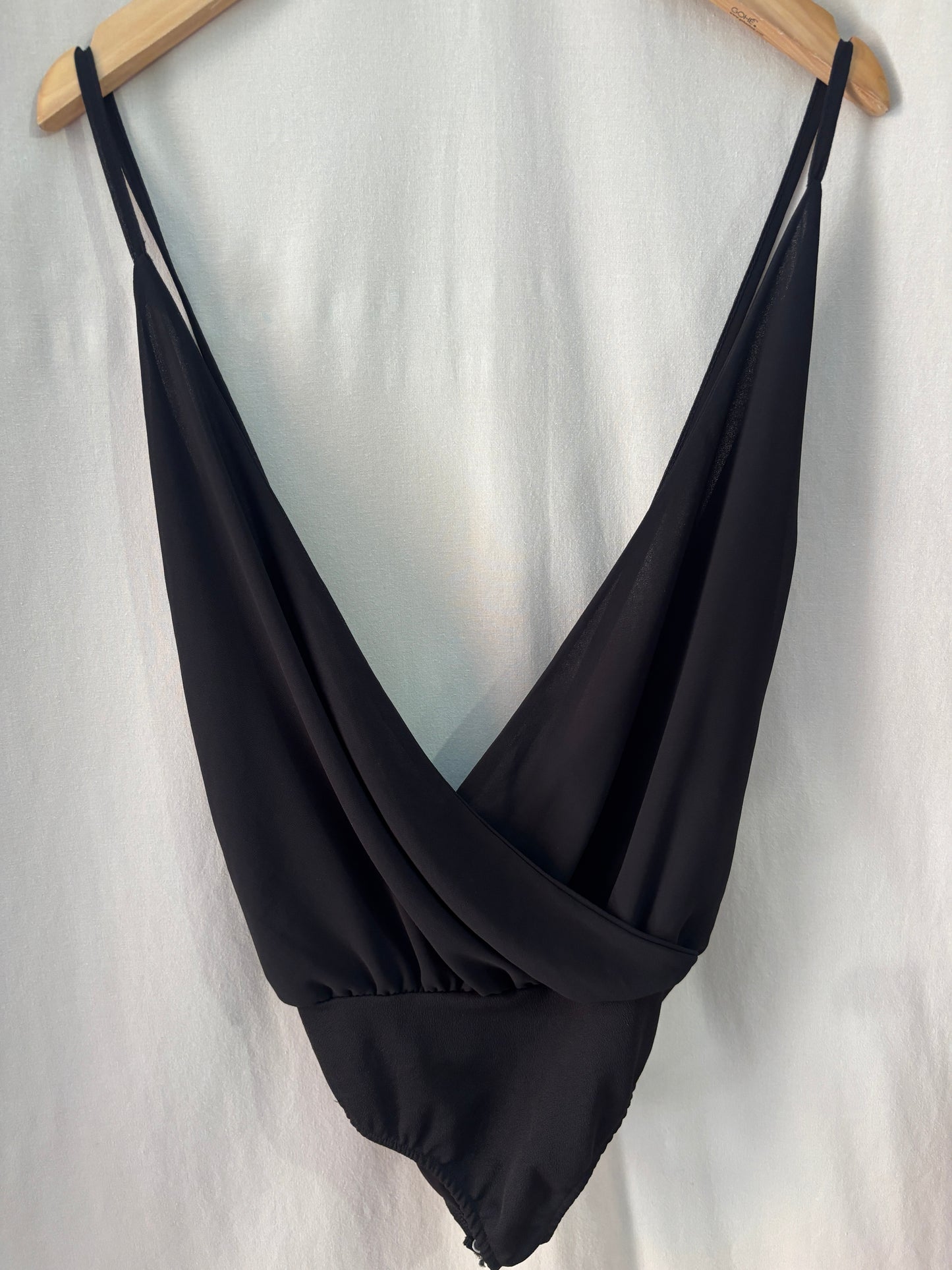 Body noir dos nu à fines bretelles - Élégant et fluide pour femme- Taille S/M