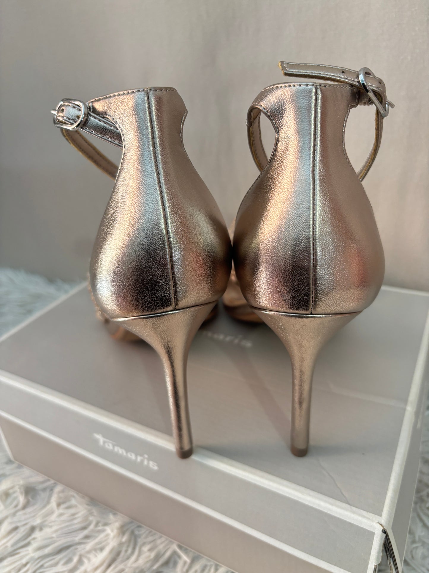 Tamaris sandales à talons dorées - neuves avec boite - Taille 39