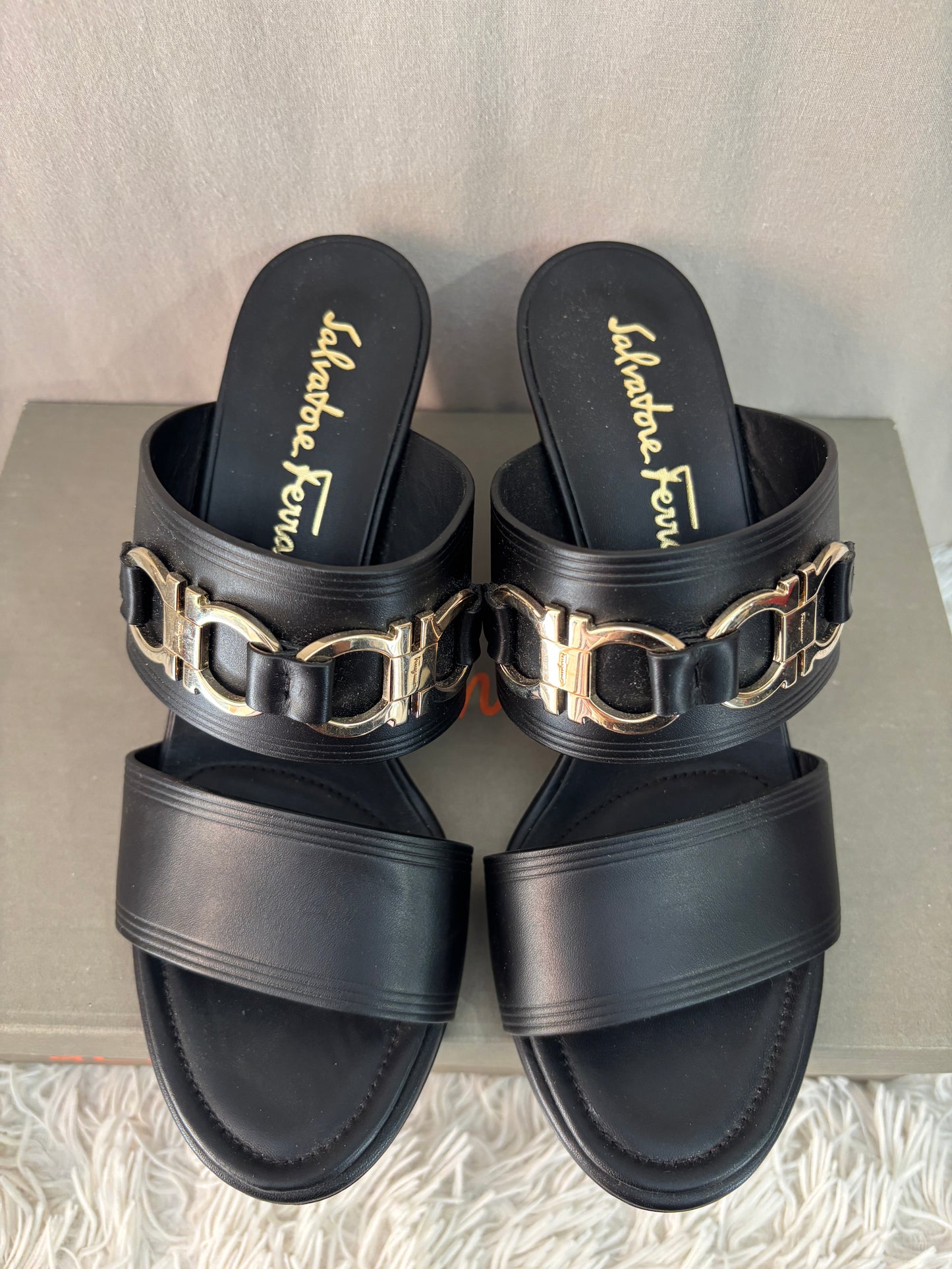Salvatore Ferragamo Gancini sandales compensées Cuir noir Taille 38 (7 1/2 C )