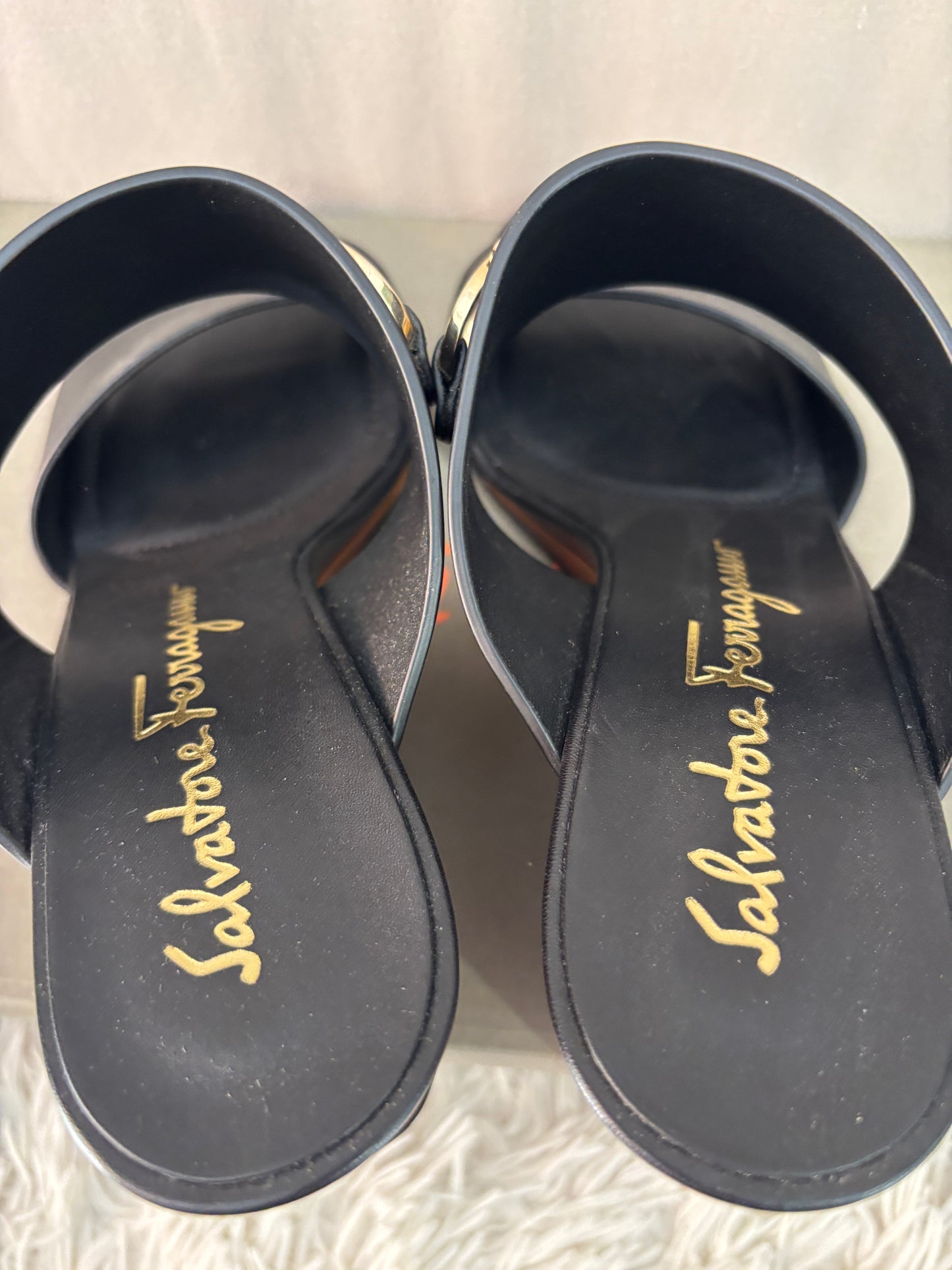 Salvatore Ferragamo Gancini sandales compensées Cuir noir Taille 38 (7 1/2 C )