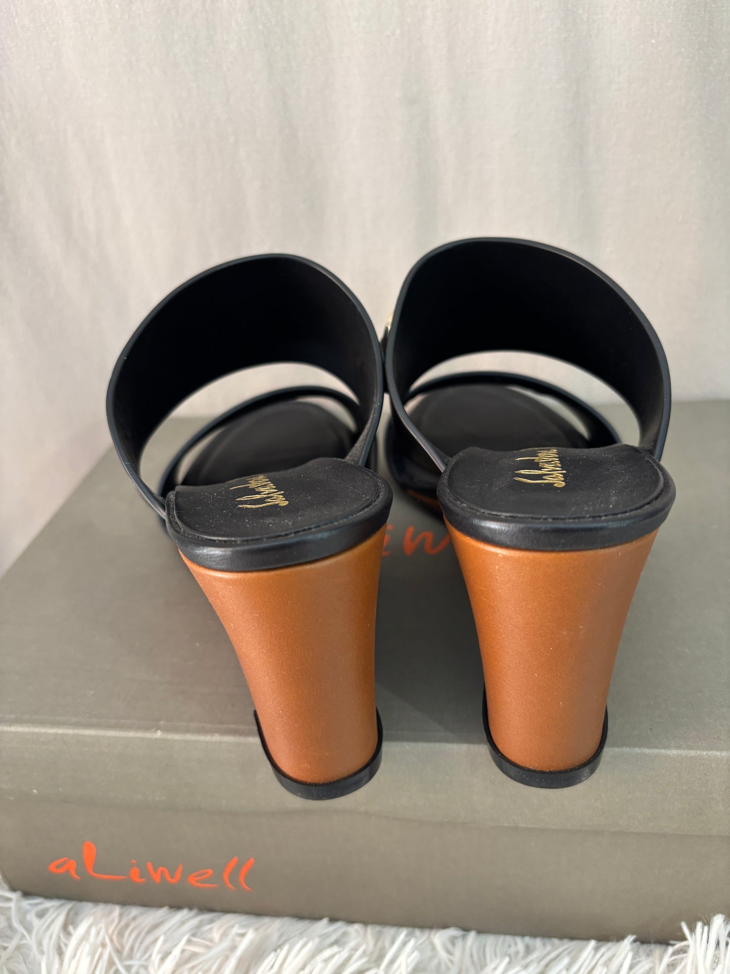Salvatore Ferragamo Gancini sandales compensées Cuir noir Taille 38 (7 1/2 C )